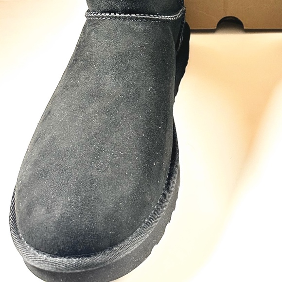 NWB UGG BOOTS | SZ 10 - Picture 6 of 6